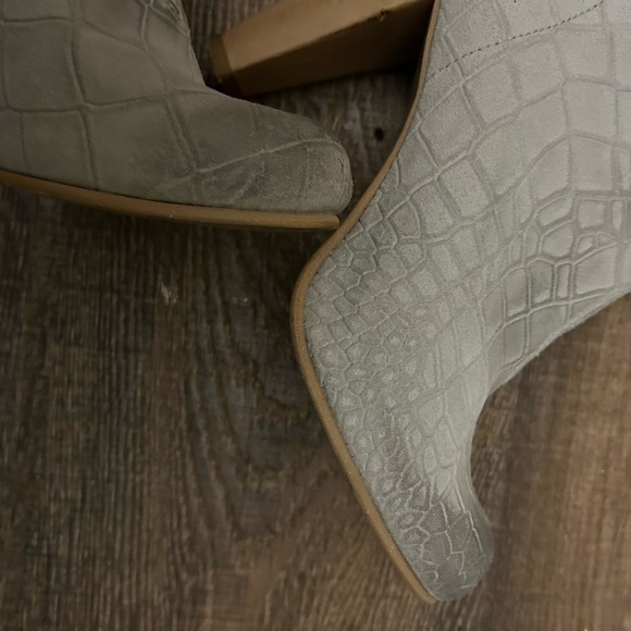 Grotesque size 7.5 (38 Euro) snake print 2 tone (intentional shading toes) GUC - Picture 12 of 16